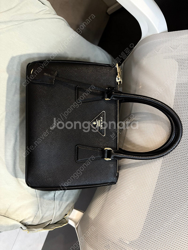 정품 프라다 사피아노 블랙 스몰 도트백--0