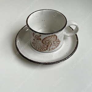 미드윈터 커피잔과 소서