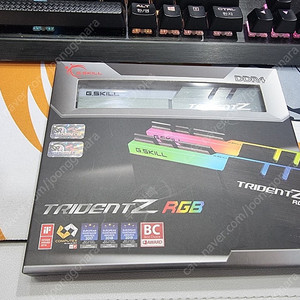TRIDENT Z RGB DDR4 3200 8 × 2 16GB CL14-14-14-34 1.35V RAM 램