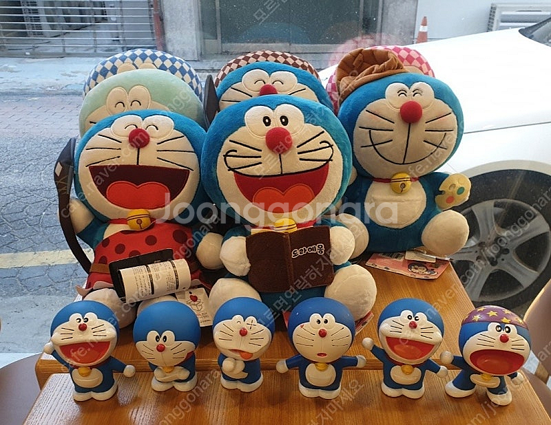 도라에몽 인형 정품 뒤에 큰건 다 정품 라벨. 붙어있음...--0