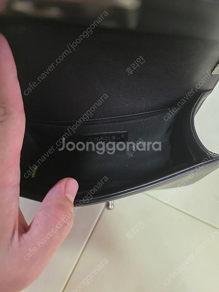 샤넬 보이백 보이샤넬 은장 스몰 쉐브론--1