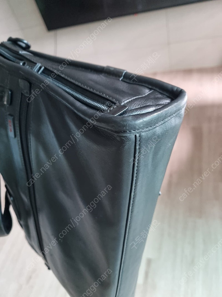 투미 가죽 브리프 캐이스 이미지