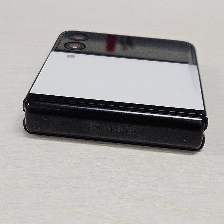 갤럭시Z플립3 화이트색상 256용량 깨끗한폰 가성비 꿀매물 서브폰 추천 12만 판매해요 이미지