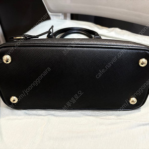 프라다 스몰 사피아노 가방 100만원