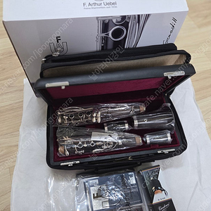 우에벨 Bb 클라리넷 슈페리어 (UEBEL Superior) 거의 미사용 A+급 풀박스 저렴하게 판매 합니다.