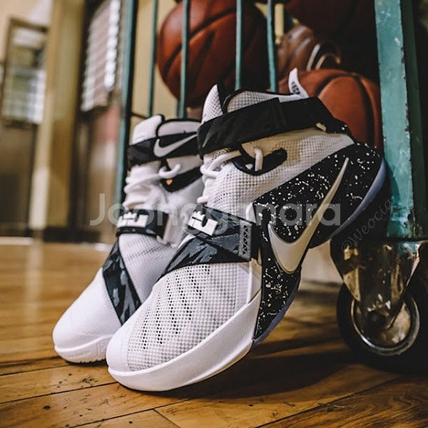 Nike 나이키 르브론 솔저9 농구화 판매합니다--8