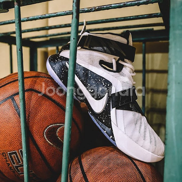 Nike 나이키 르브론 솔저9 농구화 판매합니다--9