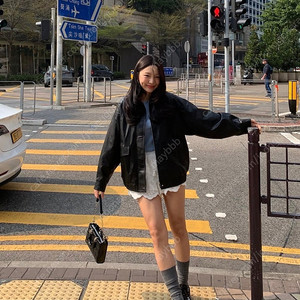 셀리앤리옹 캐주얼 레더 자켓 새상품 팝니다