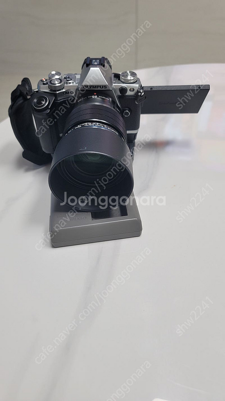 올림퍼스E-M5MK2+25mm1:1.2pro+모트드리이...--0