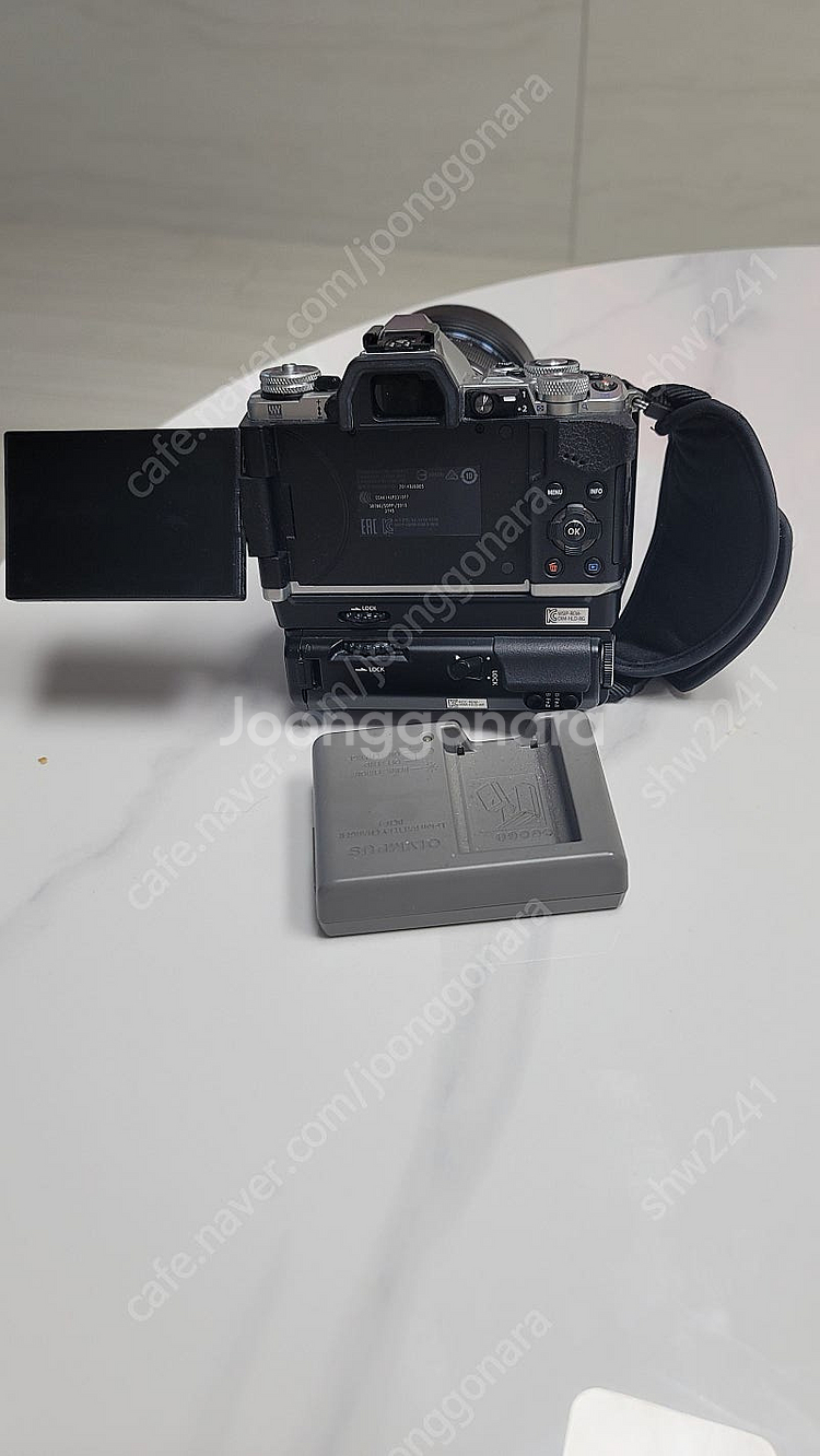올림퍼스E-M5MK2+25mm1:1.2pro+모트드리이...--1