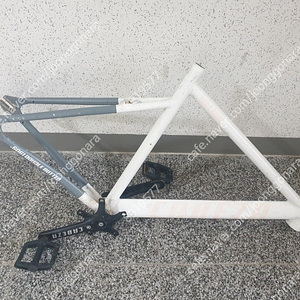 가격내림=자전거 프레임 (크랭크 및 페달 포함) 팝니다 (인천)