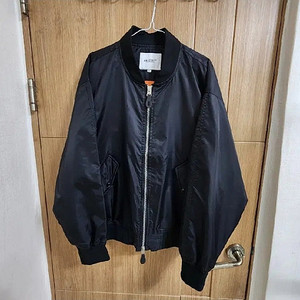 (L)언아웃핏 MA-1 항공 점퍼