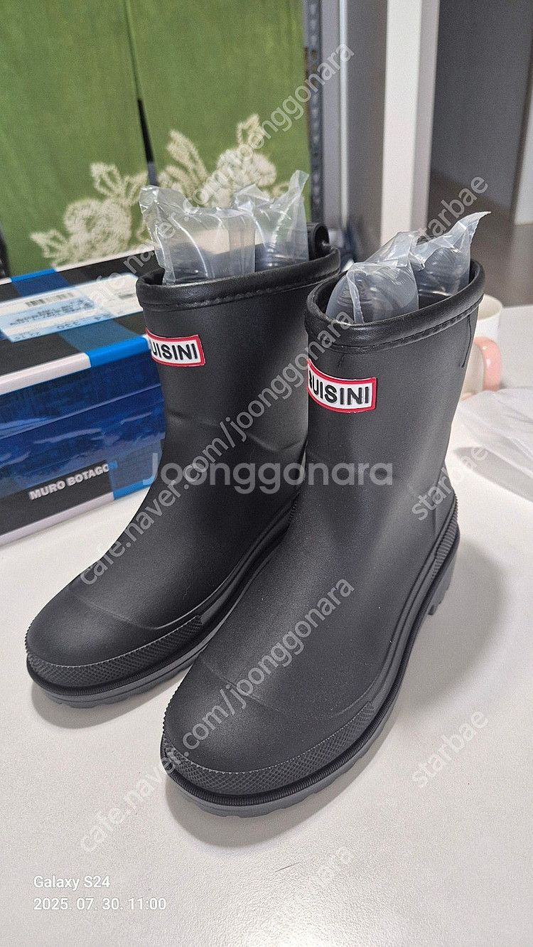 레인부츠 ㅡ 미사용 새제품 245-250. 반값택포15000원--0