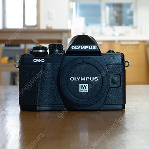 올림푸스 E-M10 Mark2 블랙(mk II mk2) 바디 팝니다.