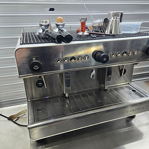 커피머신기 판매합니다(카페용) 150만원( 직접분히해서 가져가시는 조건 )