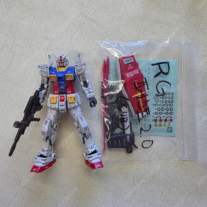 RG 2.0 퍼스트 건담 조립품 판매합니다