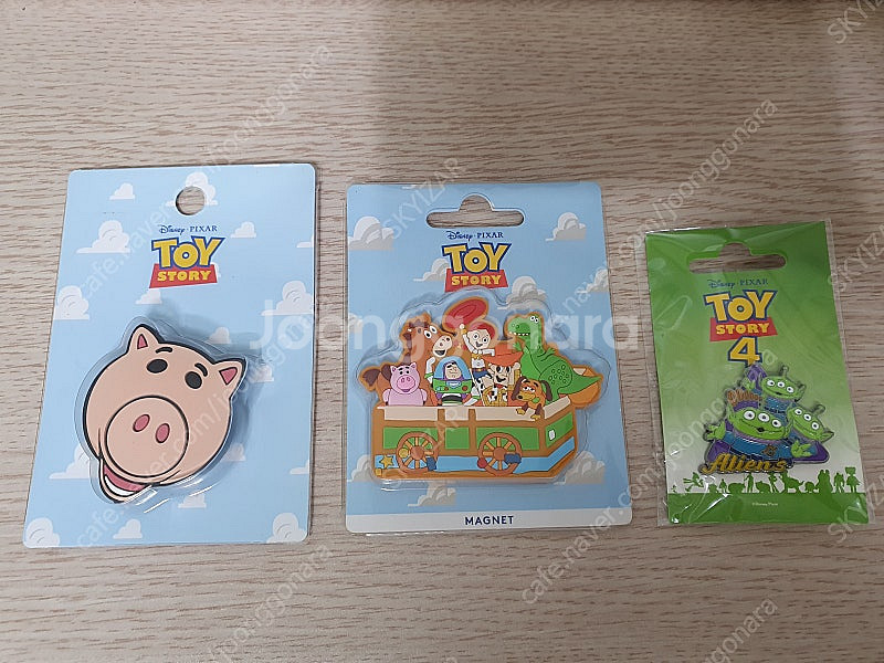 CGV 토이 스토리 굿즈 set (그립톡+마그넷+뱃지)...--0