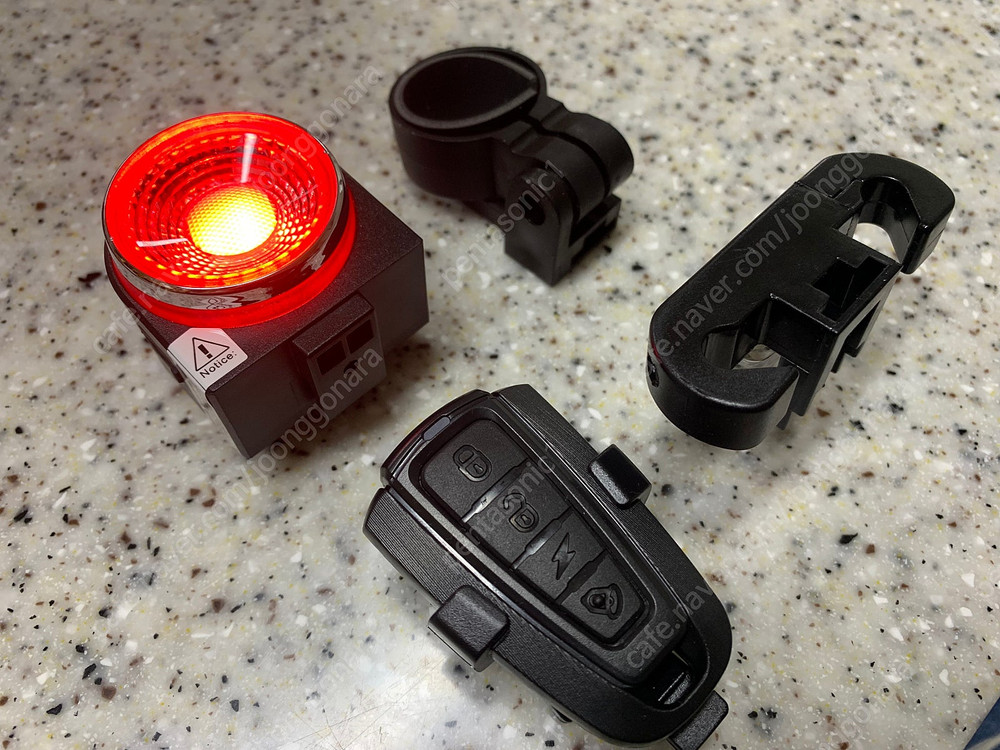 안투시A8 프로 C타입 자전거 킥보드 도난방지 경보기+후미등(배터리 서비스) 등 3종--4