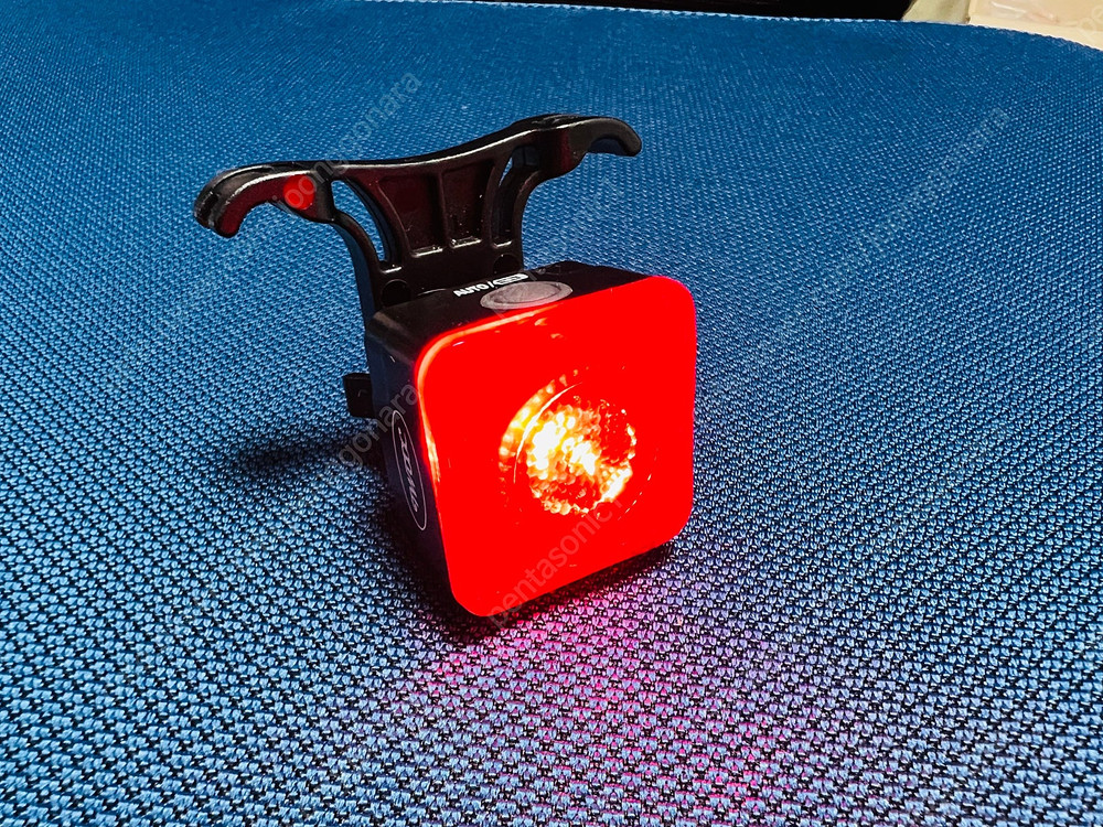 안투시A8 프로 C타입 자전거 킥보드 도난방지 경보기+후미등(배터리 서비스) 등 3종--9