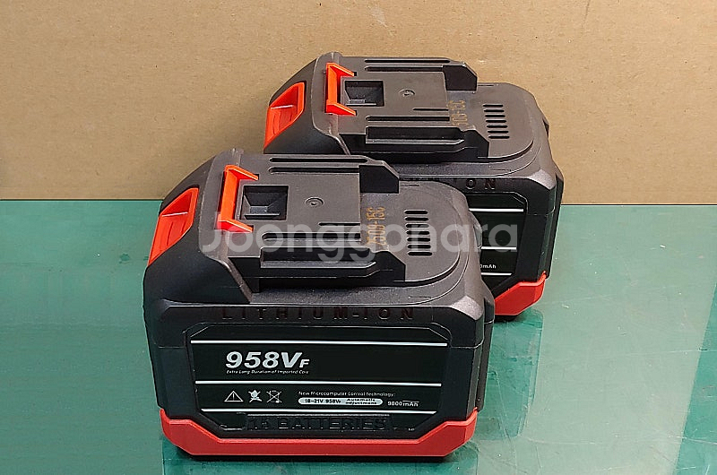 마끼다 배터리 958VF 18V 15셀 2개+충전기 + 무료배송 11 만원 ( 새물품 ) 삼성셀--2