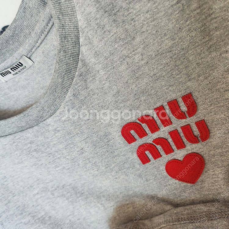 미우미우 하트로고 티셔츠--1