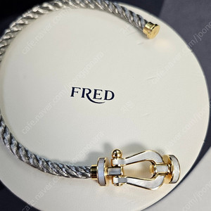 Fred Force 10 프레드 포스텐 팔찌 18K 옐로 골드 및 화이트 마더 오브 펄 라지 모델