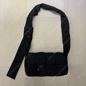 (정품)보테가베네타 패디드 테크 카세트백(크로스백)