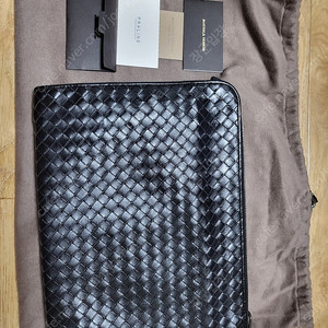 보테가 베네타 인트레치아토 클러치 블랙L