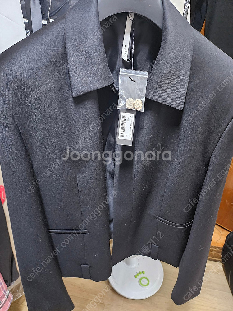 노이어 울 벨티드 크롭 자켓 블랙 새상품팝니다--2