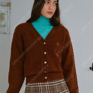 민니 착용 로라로라 브이넥 케이블 가디건