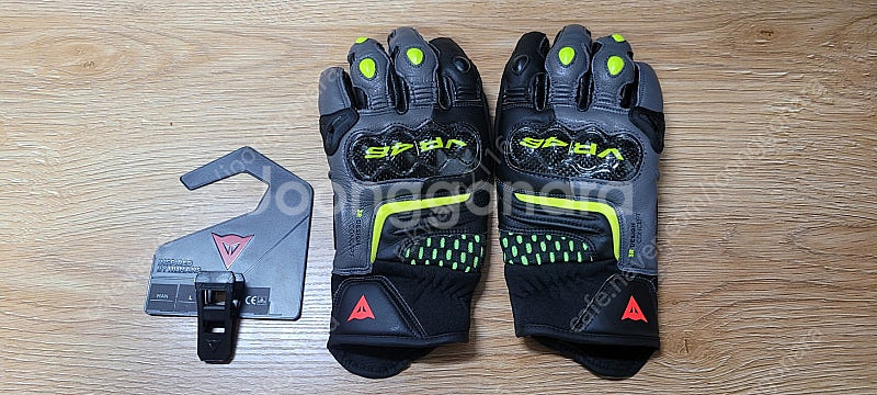 다이네즈 발렌티노롯시(VR46) 카본 숏글러브, 도미노그립(신품, 이태리 정품), 가죽세정제, 보조배터리 등--0