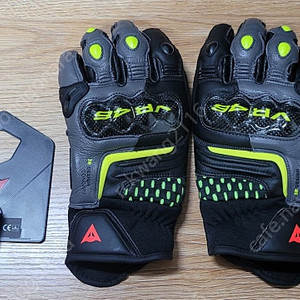 다이네즈 발렌티노롯시(VR46) 카본 숏글러브, 도미노그립(신품, 이태리 정품), 가죽세정제, 보조배터리 등