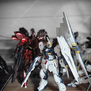 RG 뉴건담 티타늄 피니쉬 + RG 사자비 메카니컬 코어