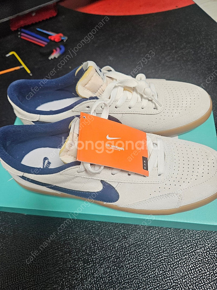 나이키 새 상품 운동화 275 사이즈 신발--2