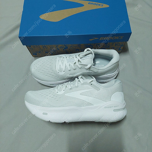 브룩스 남성 런닝화 고스트 맥스 2종 새것 255 팝니