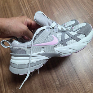 나이키 V2K 발렌타인 한정판 235