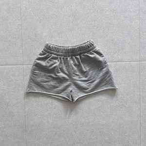 메인스토리 반바지 6사이즈 ㅡ 택포 2만5천