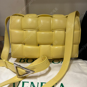 보테가베네타 패딩카세트백 레몬/셔벗