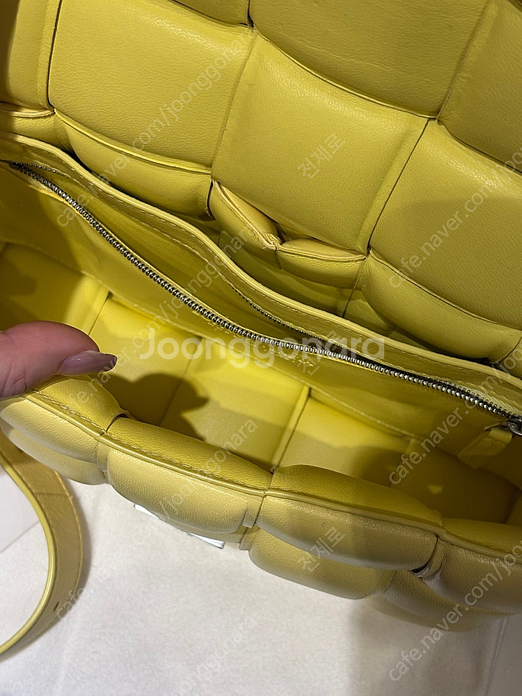 보테가베네타 패딩카세트백 레몬/셔벗--9