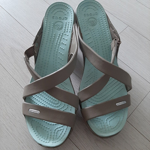 반값택포)크록스 사이프러스 웨지힐 w8