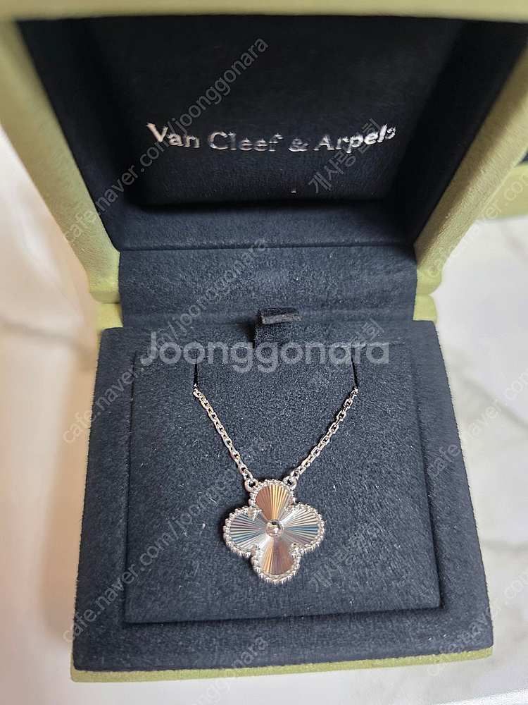 반클리프 기요세 화이트골드 목걸이 판매(25년6월 수령)--0