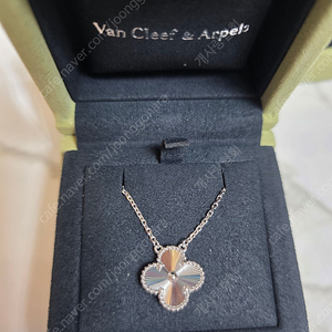 반클리프 기요세 화이트골드 목걸이 판매(25년6월 수령)