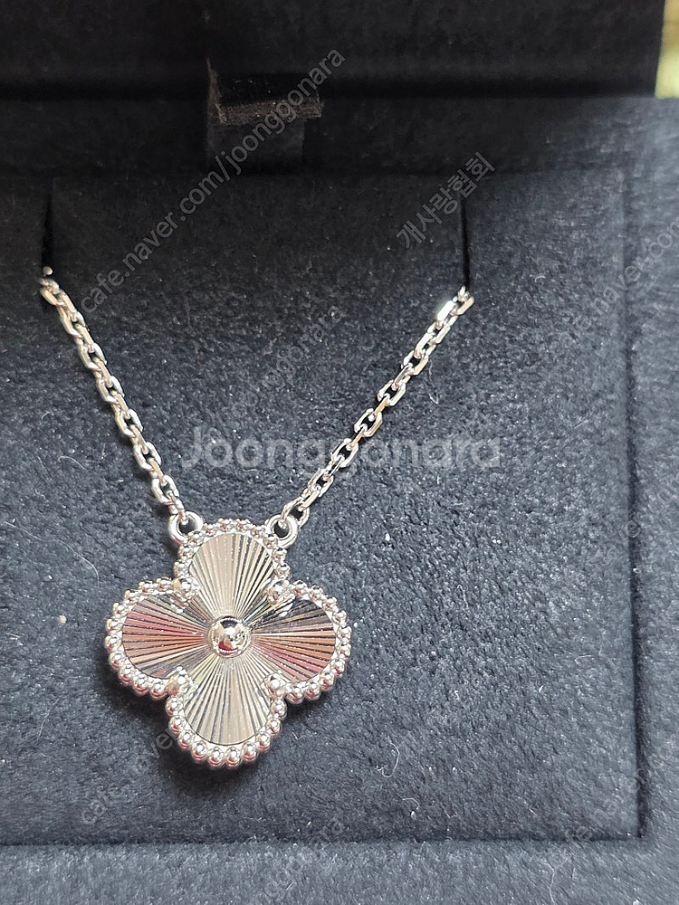 반클리프 기요세 화이트골드 목걸이 판매(25년6월 수령)--2