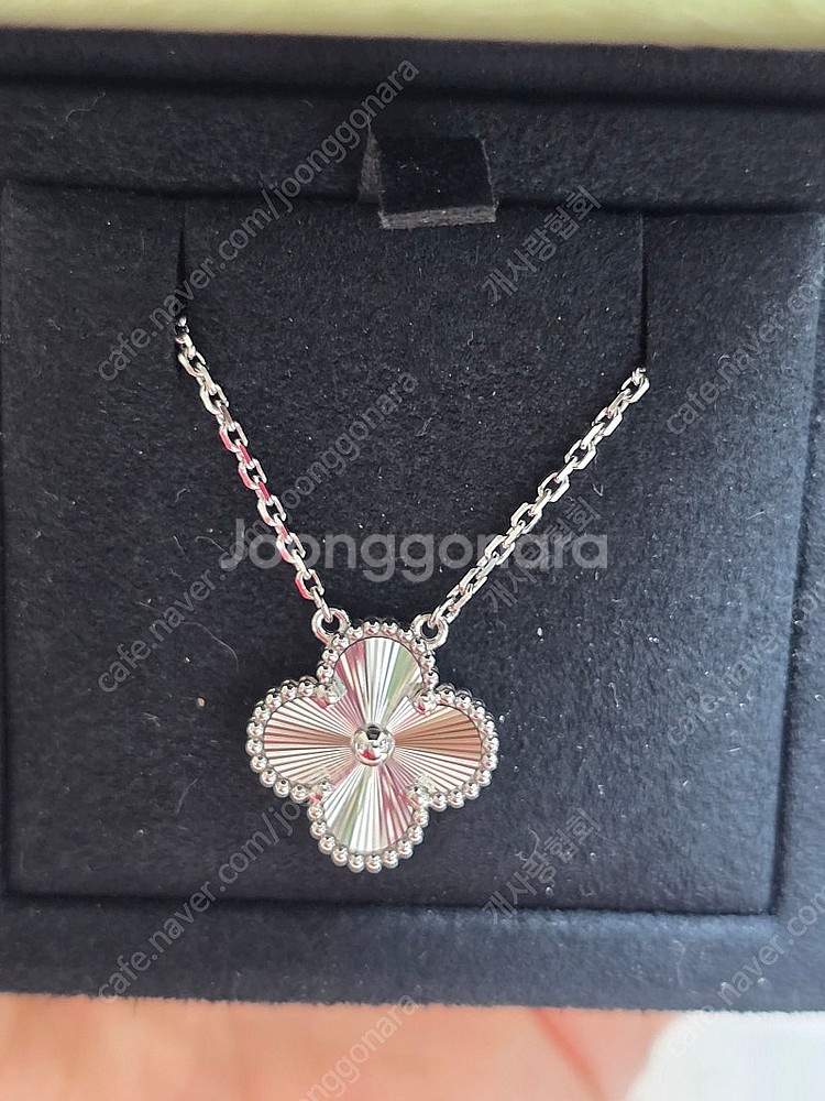 반클리프 기요세 화이트골드 목걸이 판매(25년6월 수령)--3