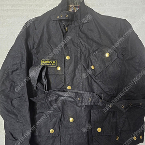 바버 인터네셔널 a7 왁스 자켓 판매합니다