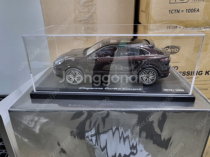 1:18 / 미니챔프, 오토아트 / 포르쉐 카레라, 카이엔, 벤츠 GTS 판매 합니다--2