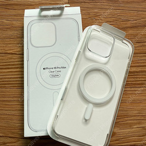 아이폰16프로맥스 정품 맥세이프 투명케이스 싸게팝니다 !