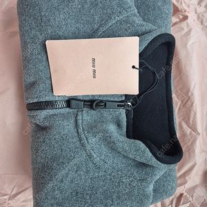 미우미우 후리스 조끼