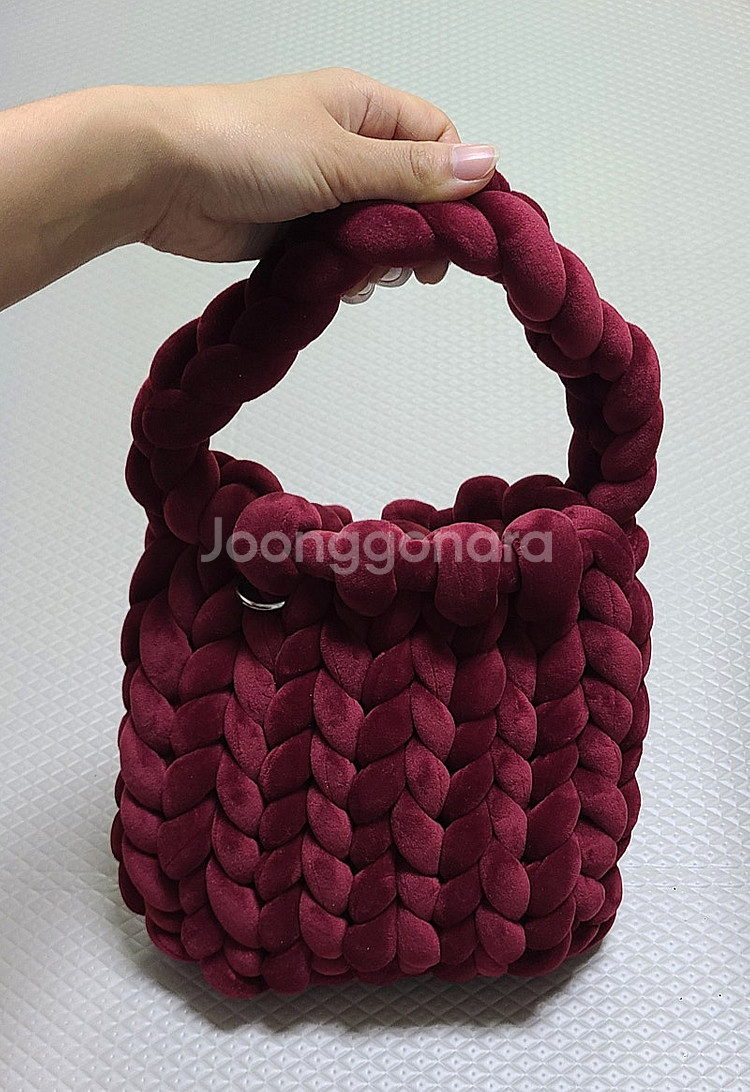 고급스러운 버건디 벨벳 자이언트 얀 숄더백--5