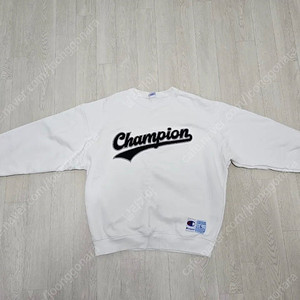 champion 챔피온 챔피언 기모 맨투맨 / 흰색 L 사이즈 판매합니다.